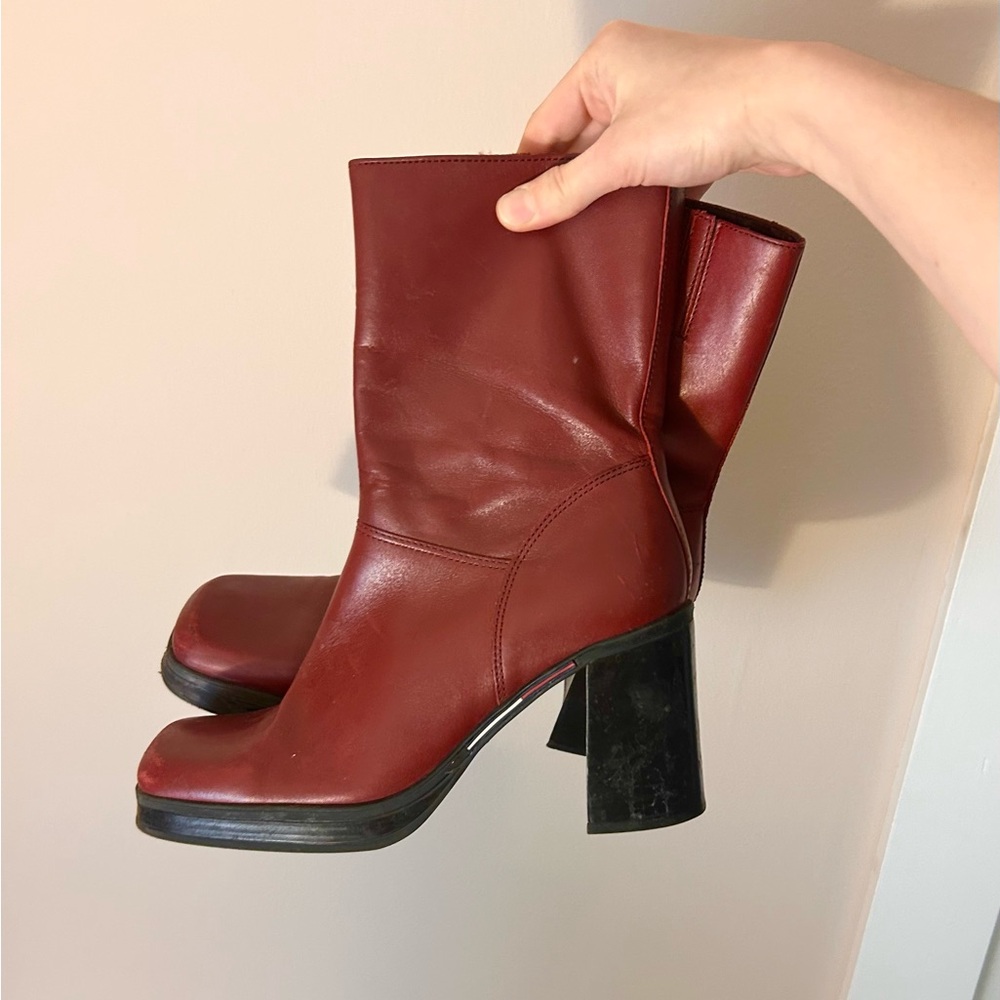 Women's Mid-Calf Block Heel Boots in Burgundy